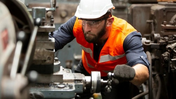 Crisis industrial: casi la mitad de las empresas tuvo problemas para afrontar pagos y la actividad sigue en retroceso, según la UIA