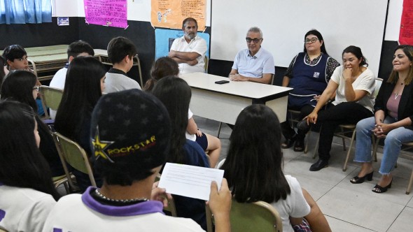 Julio Zamora se reunió con estudiantes del colegio Fernando Fader