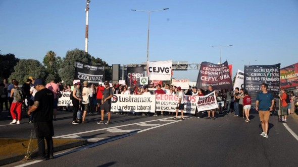 Protesta en la Panamericana: empleados despedidos de Lustramax realizaron un corte total en reclamo de reincorporación