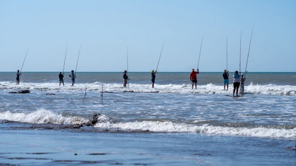 Sabores y tradiciones del sur bonaerense: Entre ostras, pesca deportiva y calma costera
