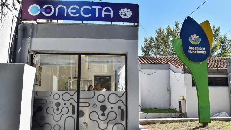 Así fue el primer día de Conecta y Punto Vecinal, la nueva red de gestión para estar más cerca de los vecinos