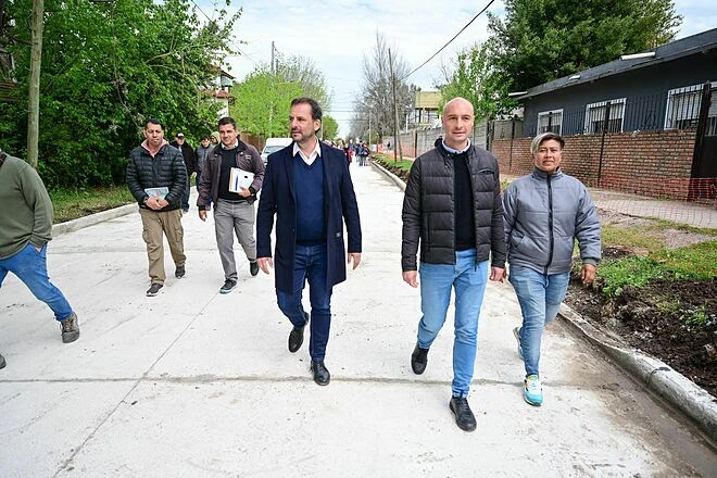 Sujarchuk recorrió las obras de gas, nuevos pavimentos y la futura Escuela de Artes y Oficios