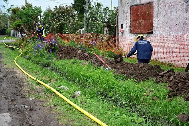 Sujarchuk recorrió las obras de gas, nuevos pavimentos y la futura Escuela de Artes y Oficios