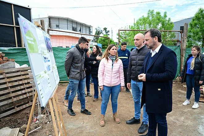 Sujarchuk recorrió las obras de gas, nuevos pavimentos y la futura Escuela de Artes y Oficios