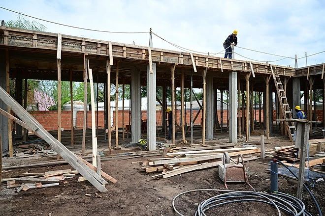 Sujarchuk recorrió las obras de gas, nuevos pavimentos y la futura Escuela de Artes y Oficios