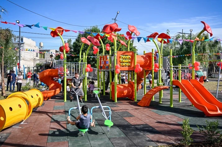 Julio Zamora inauguró la Plaza Latinoamérica acompañado por la vecinas y vecinos de Don Torcuato