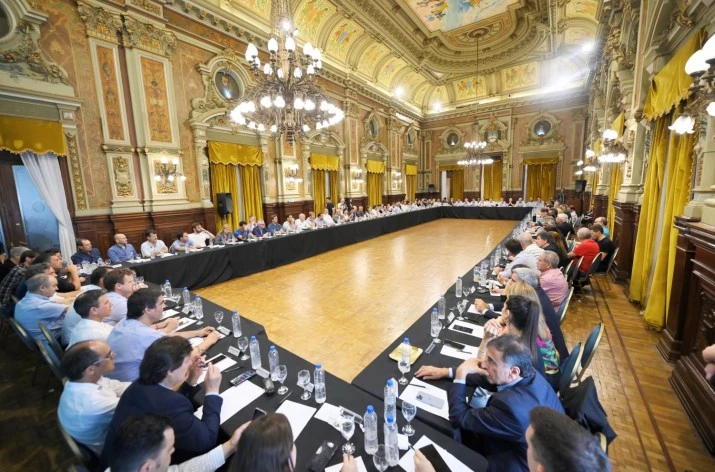 Kicillof se reunió con legisladores nacionales, sindicalistas, intendentes y referentes de Unión por la Patria