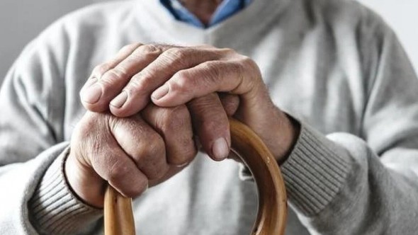 Jubilación mínima en abril: con bono incluido queda por debajo de la línea de pobreza