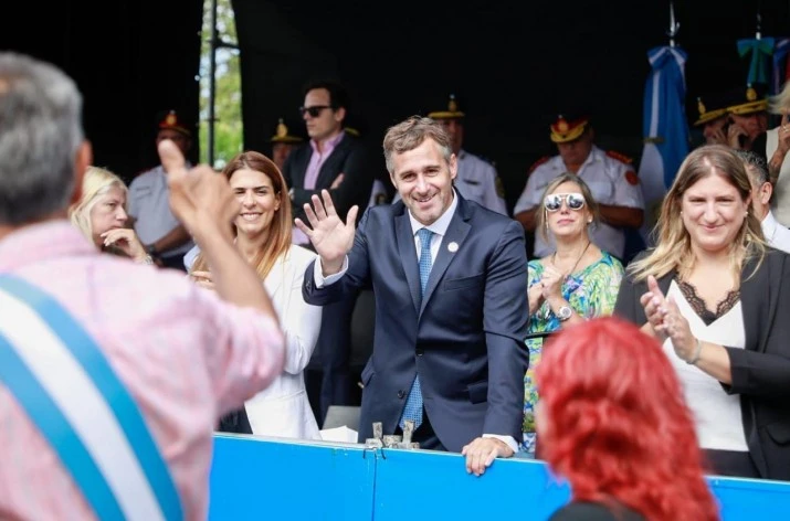 Achával encabezó el desfile tradicional por el Tratado del Pilar