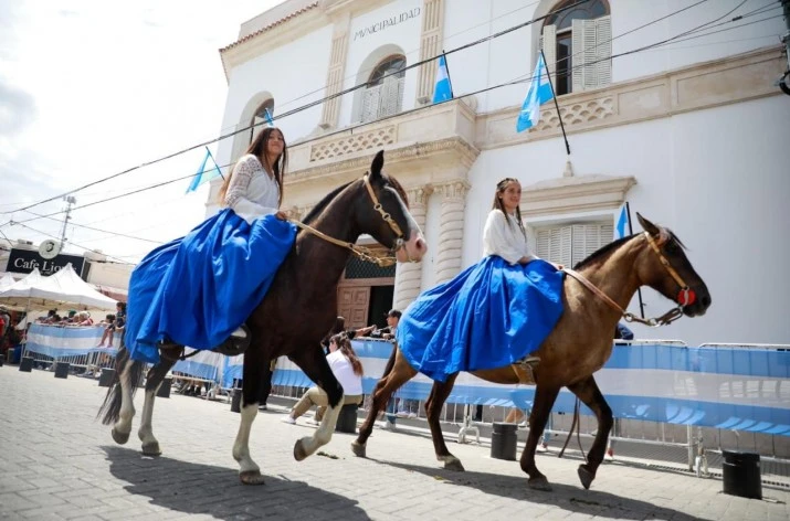 Achával encabezó el desfile tradicional por el Tratado del Pilar