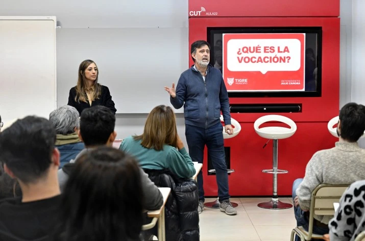 Julio Zamora participó del programa municipal "Decidí Tu Vocación" destinado a jóvenes que buscan una profesión