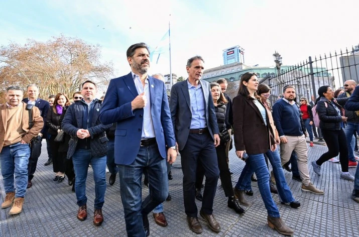 Kicillof: "Reclamamos en nombre de los 17 millones de bonaerenses que son damnificados por los recortes ilegales del Gobierno nacional"