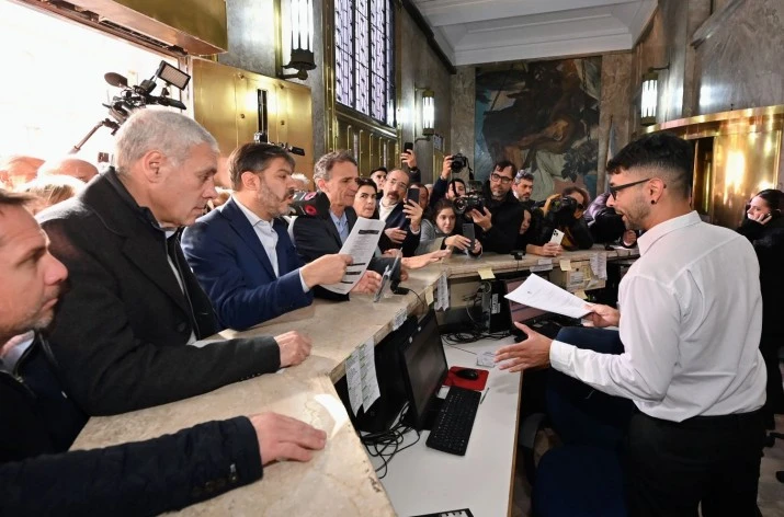 Kicillof: "Reclamamos en nombre de los 17 millones de bonaerenses que son damnificados por los recortes ilegales del Gobierno nacional"