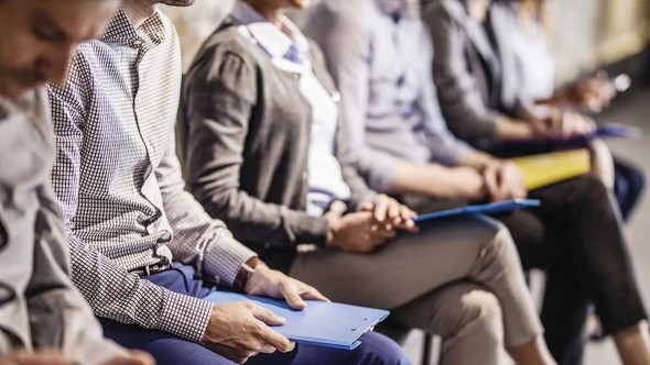 Crisis laboral en Argentina: caen los salarios, crece el empleo precario y más trabajadores buscan formalidad