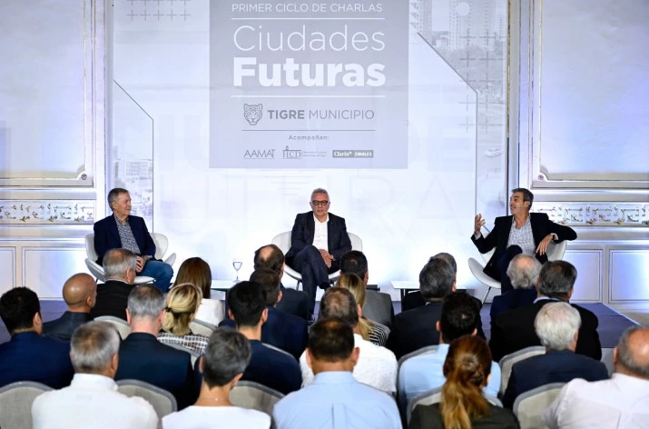 Con la temática "Modelos de Gestión", el intendente Julio Zamora encabezó el cierre del ciclo de charlas Ciudades Futuras