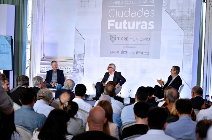 Con la temática "Modelos de Gestión", el intendente Julio Zamora encabezó el cierre del ciclo de charlas Ciudades Futuras