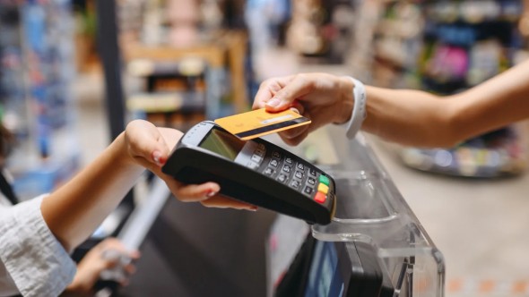 Consumo en caída: ya son 10 meses consecutivos y crece el uso de tarjetas para gastos básicos