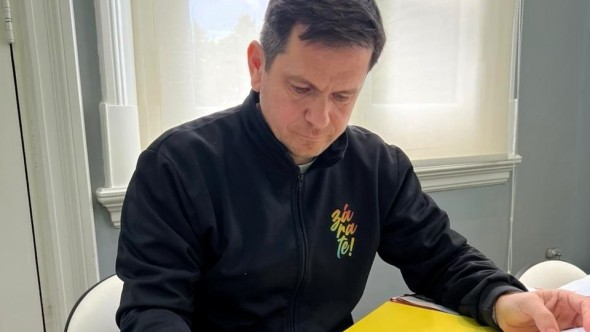 Zárate hizo historia: designó a una inteligencia artificial como funcionaria municipal con firma propia