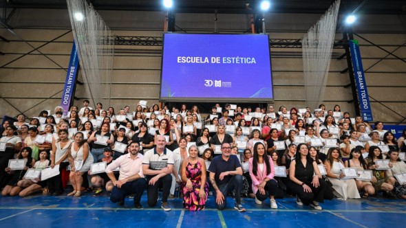 Más de 1.500 vecinas y vecinos egresaron del Centro Municipal de Estudios de Malvinas Argentinas