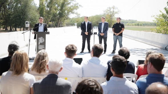 Kicillof inauguró el nuevo puente vehicular de Los Huesos