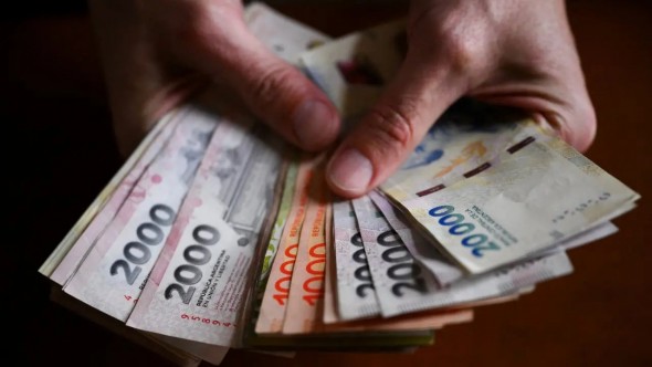 Crece el endeudamiento familiar: hogares destinan hasta un tercio de sus ingresos a deudas no bancarias