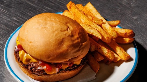 Un bar de Buenos Aires lanzó una hamburguesa Wagyu que es furor en el circuito gastronómico
