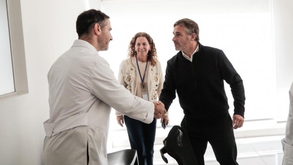 Achával analizó el servicio de neurocirugía del Hospital Central de Pilar junto a profesionales médicos