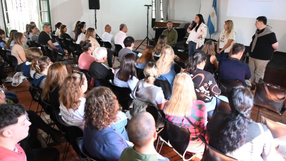 Leonardo Boto entregó subsidios a cooperadoras escolares en Luján para fortalecer la educación