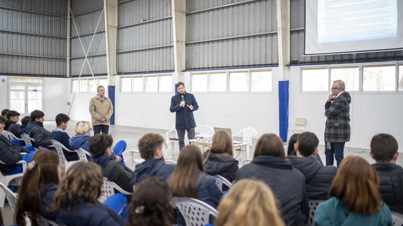 El HCD de Campana particip de una actividad del Colegio Dante